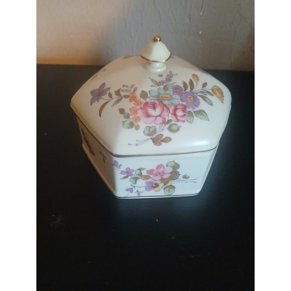 Vintage Lefton Hexagon Porcelain Box With Lid
